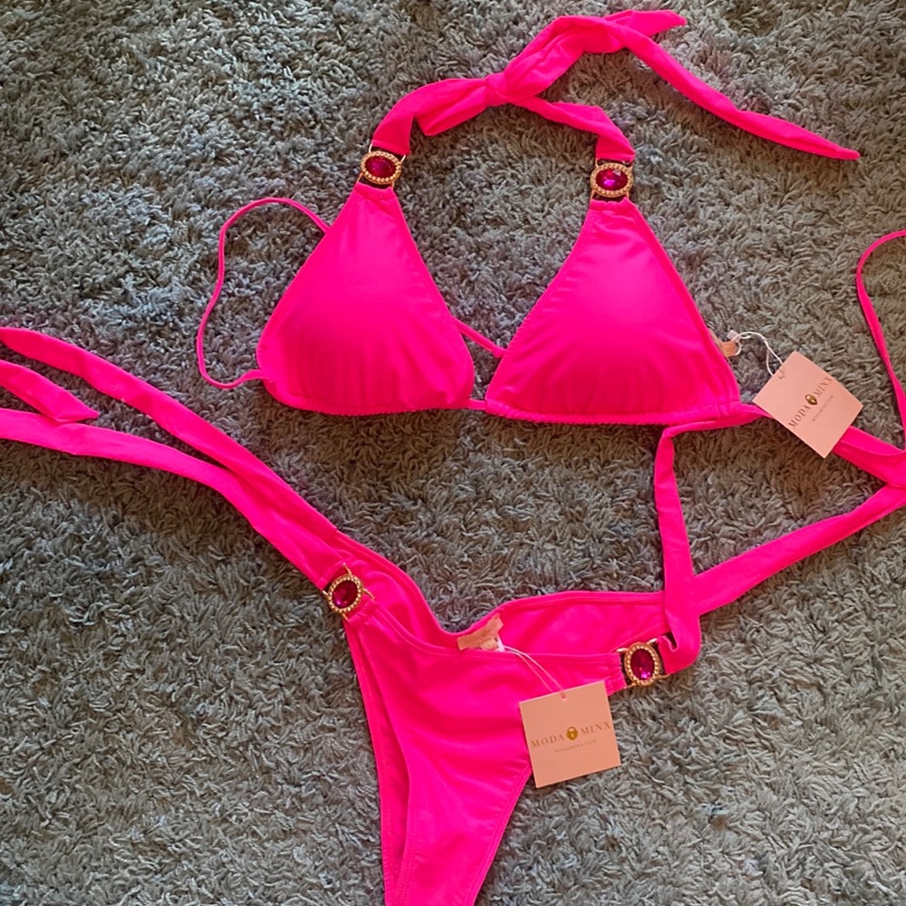 Women swimsuit. Bikinis.Size Xl for a bra, and L for a pants.